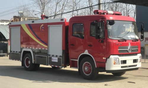 天錦5.5噸泡沫消防車(chē)