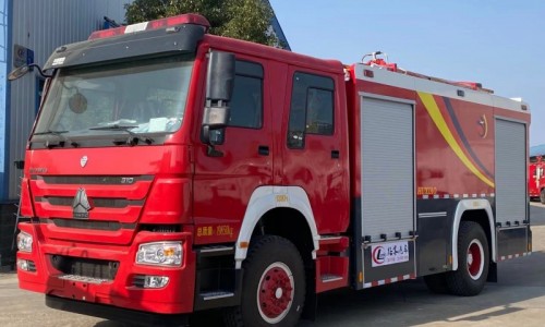 豪沃8噸泡沫消防車(chē)