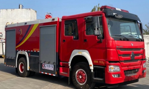 豪沃8噸水罐消防車(chē)