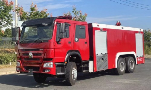 重汽豪沃泡沫消防車(chē)