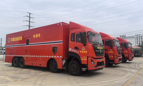 天龍前四后八電源車