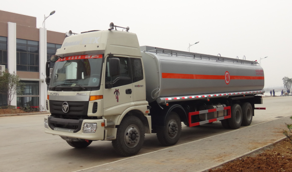 35方歐曼前四后八運(yùn)油車(chē)