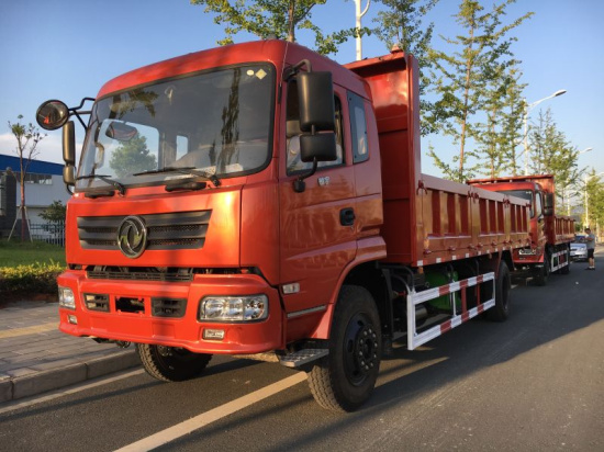 東風6.7米平頭自卸車
