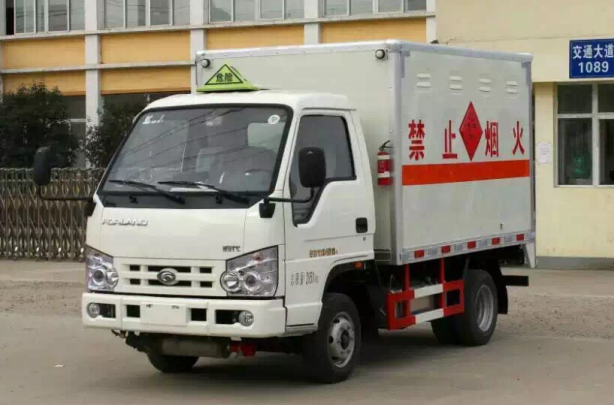 2.68米中馳易燃?xì)怏w廂式車