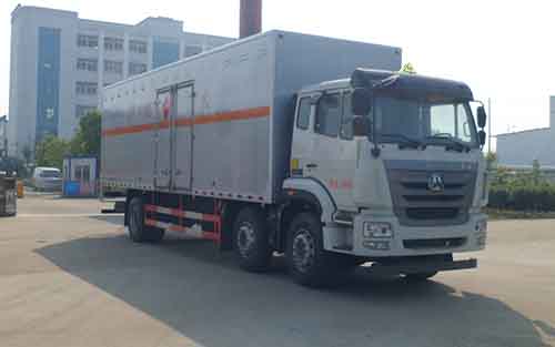 (國五)重汽易燃?xì)怏w廂式運(yùn)輸車