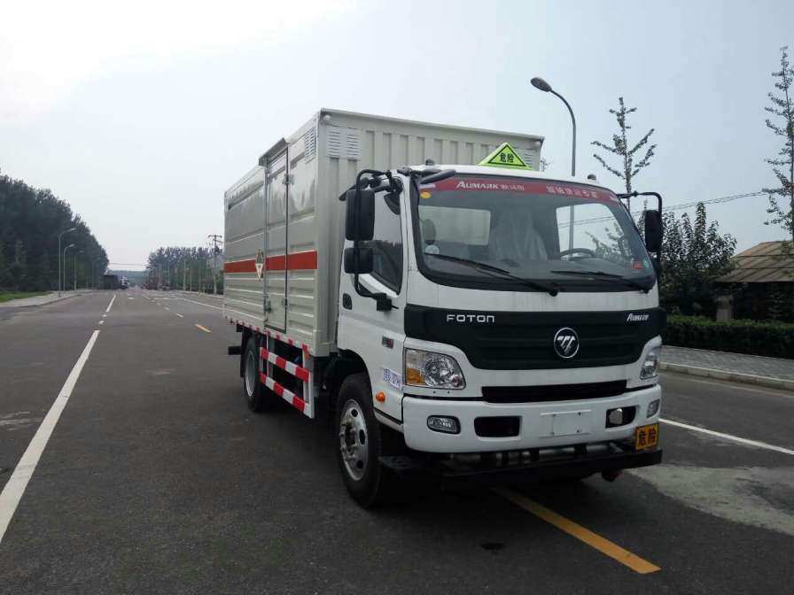 福田歐馬可5.2米危險(xiǎn)廢物運(yùn)輸車