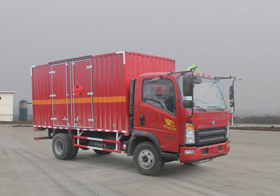 重汽豪沃4.15(藍(lán)牌)易燃液體廂式運(yùn)輸車(chē)