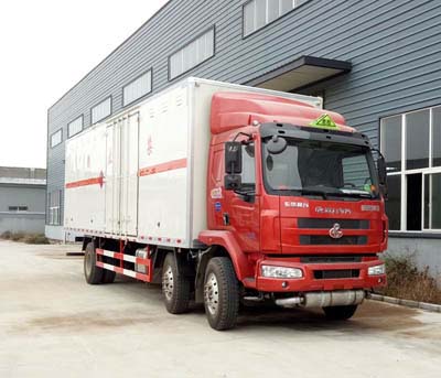 柳汽乘龍9.55米易燃?xì)怏w廂式運(yùn)輸車