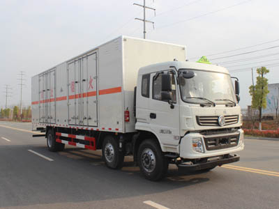 東風(fēng)9.5米危險(xiǎn)廢物運(yùn)輸車
