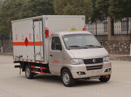 東風(fēng)2.98米單輪易燃?xì)怏w廂式運(yùn)輸車