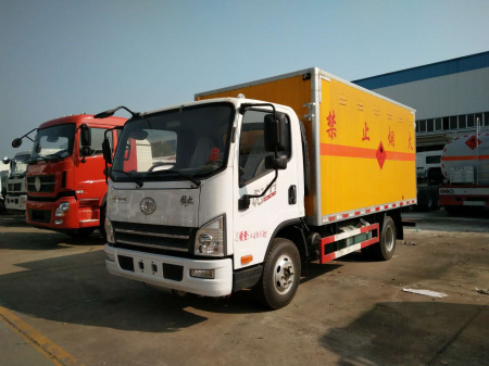 解放4.15米易燃?xì)怏w廂式運(yùn)輸車